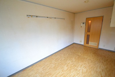 Living and room.  ☆ Spacious room. It is very stylish flooring ☆