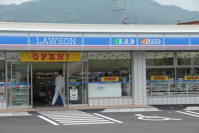 Convenience store. 420m until Lawson Kumano Nakamizo Third Street shop
