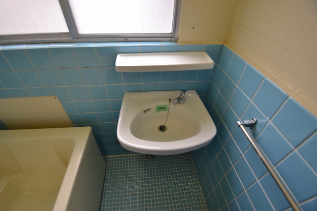 Washroom.  ☆ It is the washstand ☆