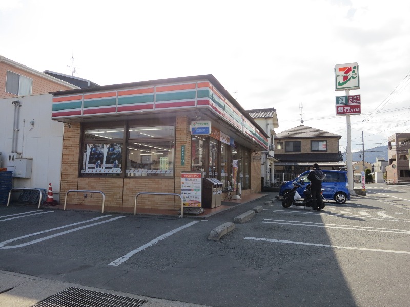 Convenience store. Seven-Eleven Akebono 5-chome up (convenience store) 586m