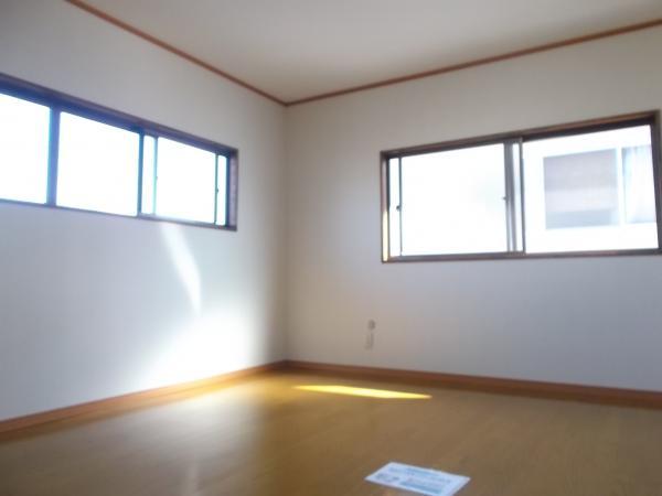Non-living room. Floor change from Japanese-style rooms to Western-style