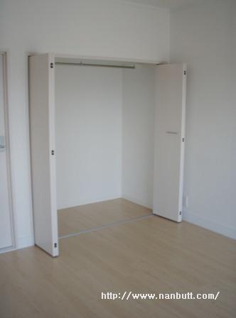 Other room space. Closet with Western-style 6 Pledge