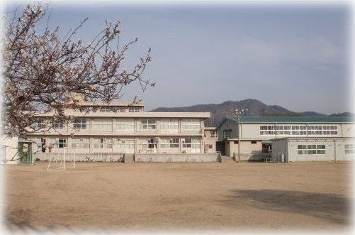 Primary school. 632m to Fukuyama Municipal Tsunogo Elementary School