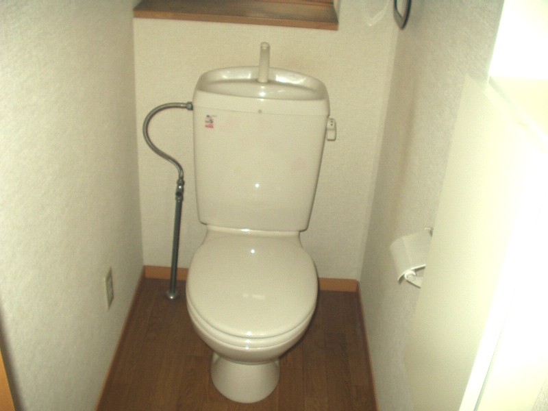 Toilet. 1F There is also to 2F