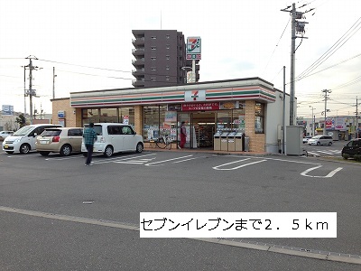 Convenience store. 2500m to Seven-Eleven (convenience store)