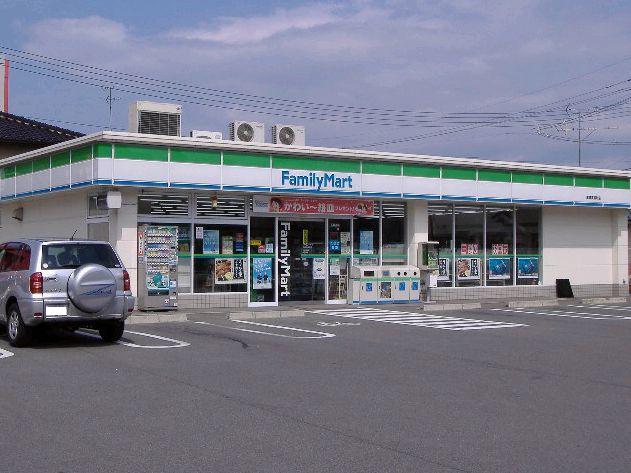 Convenience store. 385m to Family Mart (convenience store)
