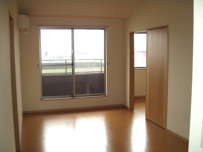 Living and room. LDK ~ Western style room Air-conditioned