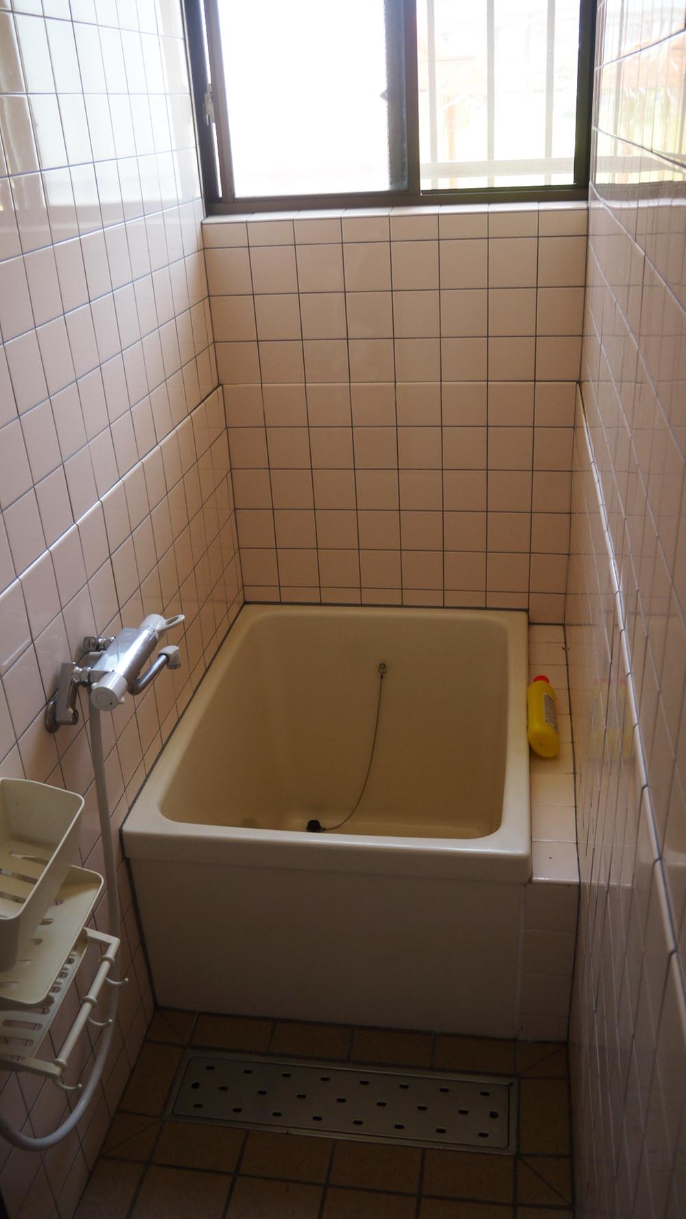 Bathroom. Indoor site (July 2013) Shooting