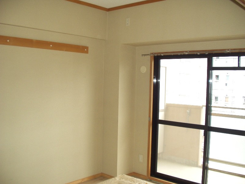 Living and room. Japanese-style room With closet