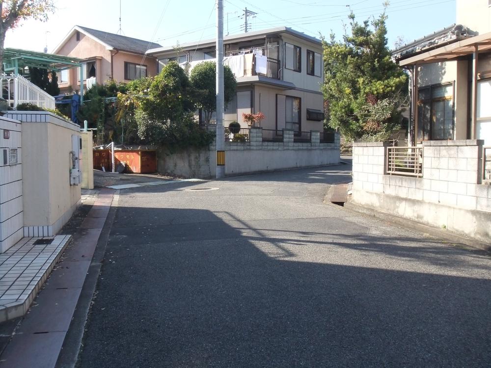 Local photos, including front road. Shooting toward the west Frontal road