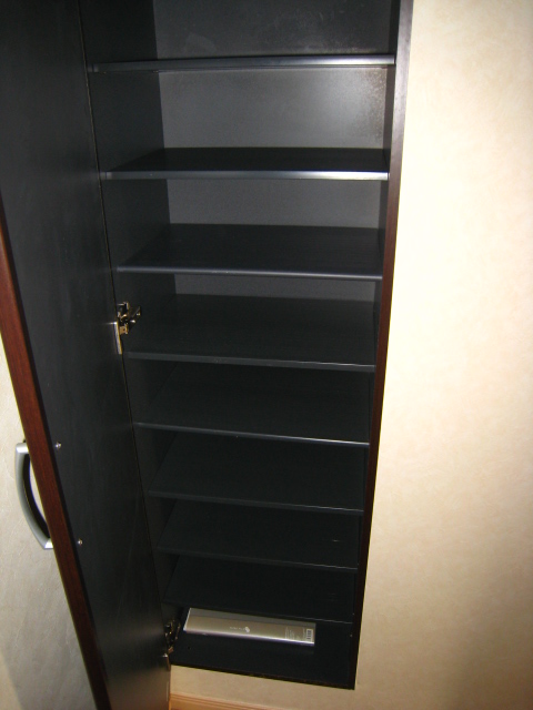 Entrance. Large capacity cupboard