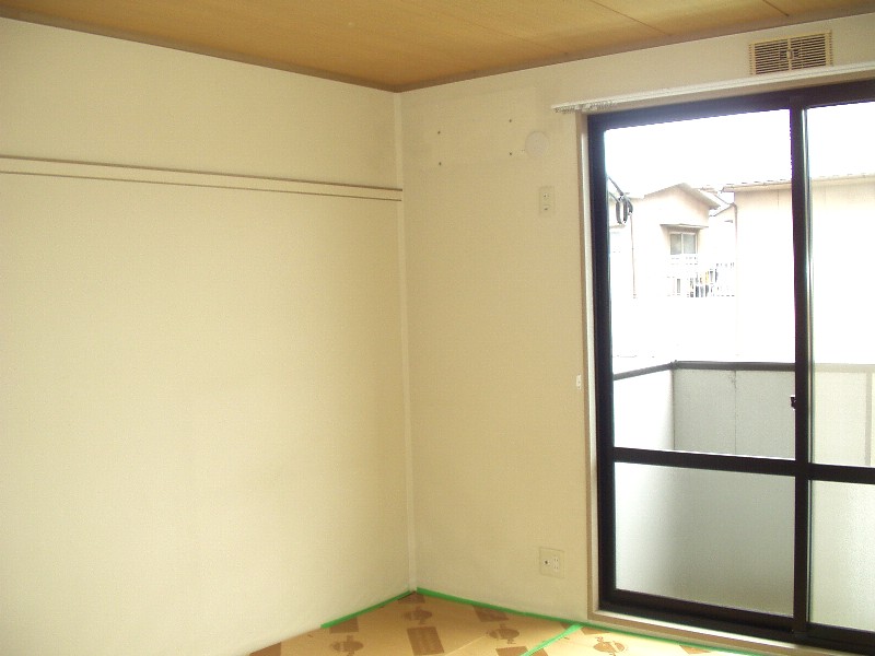 Living and room. Japanese-style room With closet