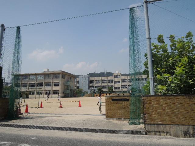 Junior high school. 2282m to Fukuyama City 培遠 junior high school