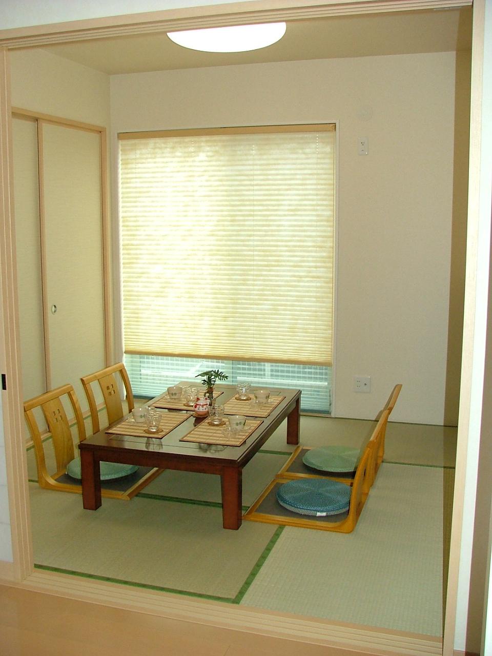 Same specifications photos (living). There is also a certain and convenient Japanese-style room. But is a Japanese-style room, Is the taste, such as Western-style. 