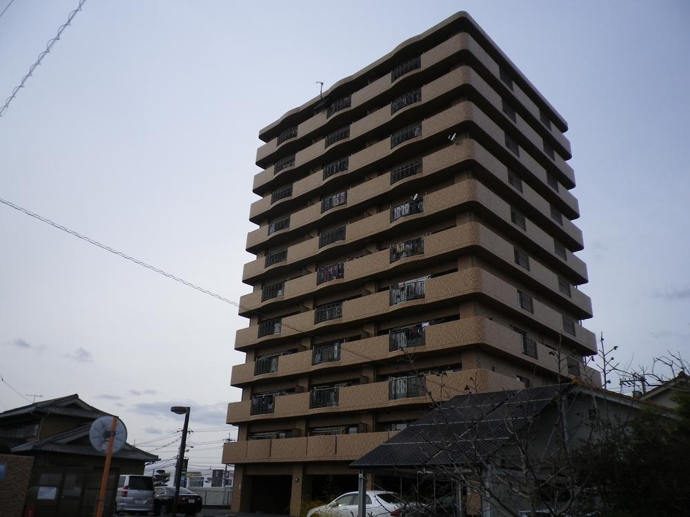Local appearance photo. 3LDK is a corner room. TUTAYA ・ Heart, etc. is near