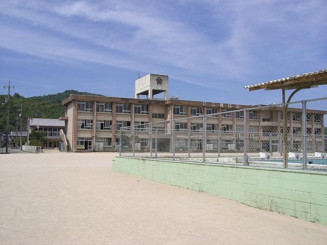 Primary school. 430m to Fukuyama City Gono Elementary School