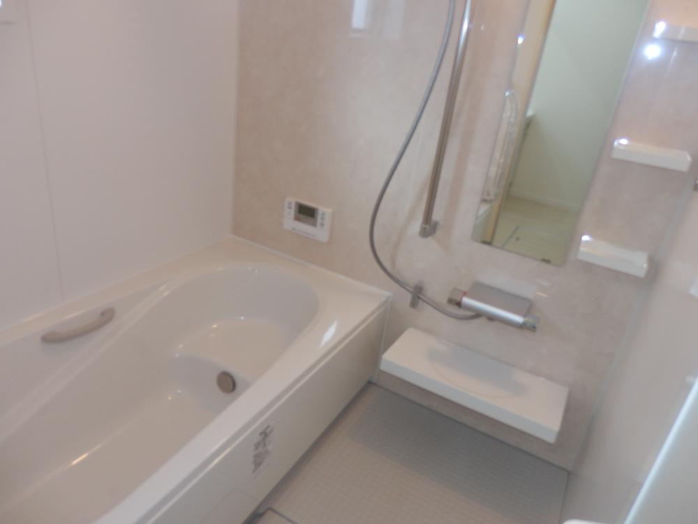 Bathroom. Riku Sill unit bus "Kireiyu" It is oval tub that can sitz bath. 