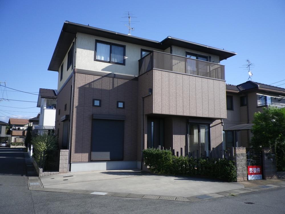 Local appearance photo. Misawa Homes construction! A warehouse is the house. It is a building of 42 square meters of high-grade specifications. Southwest corner lot. Seven-Eleven is close.