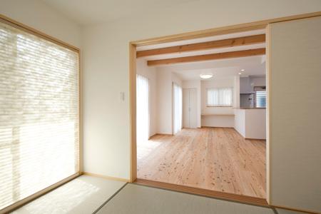 Non-living room. View LDK from the neighboring Japanese-style