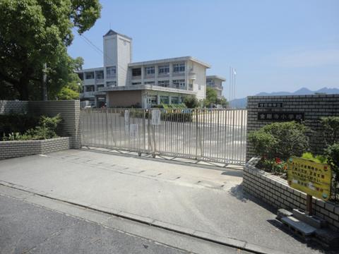 Primary school. Kongoji until elementary school 355m