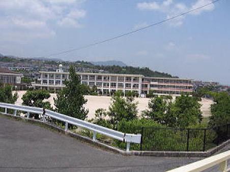 Primary school. Hatsukaichi stand Ajinadaihigashi to elementary school 999m