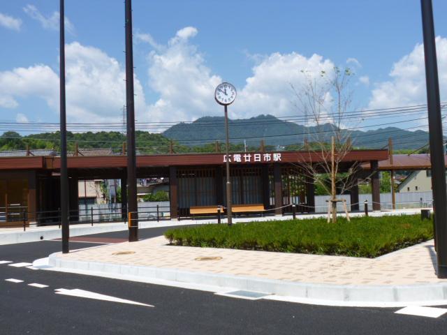 station. Hiroden Hatsukaichi up to 400m
