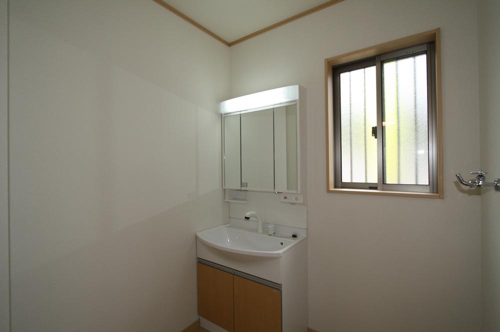 Wash basin, toilet. Interior