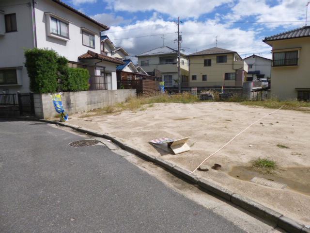 Local photos, including front road. Local (11 May 2013) Shooting