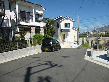 Local photos, including front road. Local (10 May 2013) Shooting