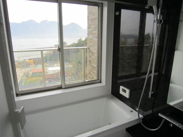 Bathroom. Indoor (April 2013) Shooting Also views of the Miyajima from bathroom