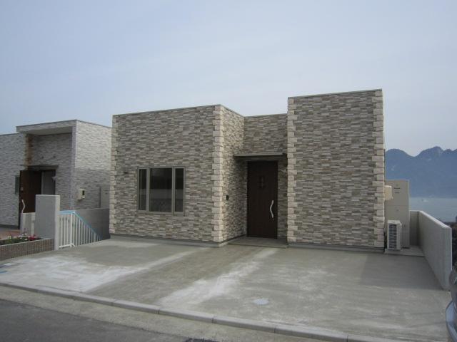 Local appearance photo. Local (April 2013) shooting in the building behind Miyajima are visible