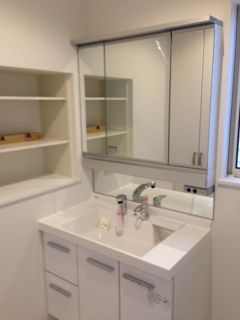 Wash basin, toilet. Local (August 2013) Shooting