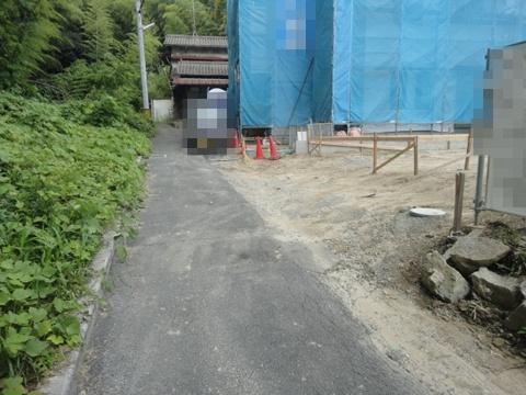 Local photos, including front road. August 29, shooting