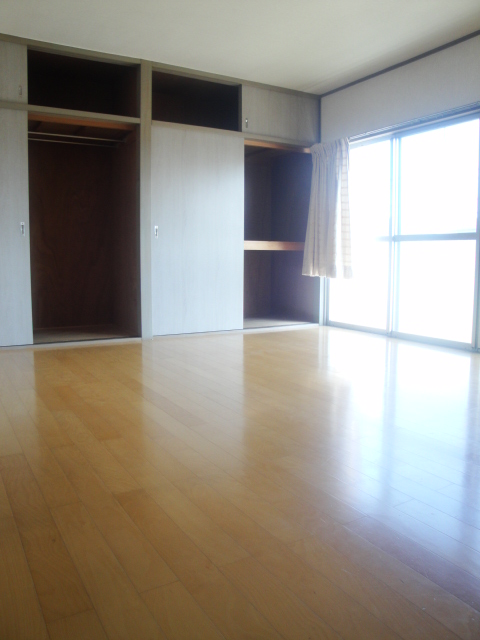 Living and room. spacious, Bright comfortable room ☆