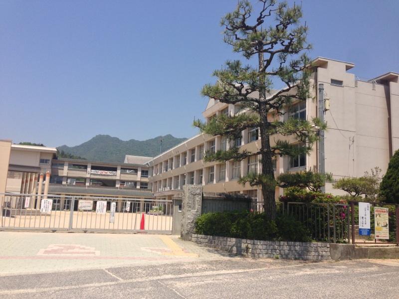 Primary school. Hatsukaichi stand Onohigashi to elementary school 2681m