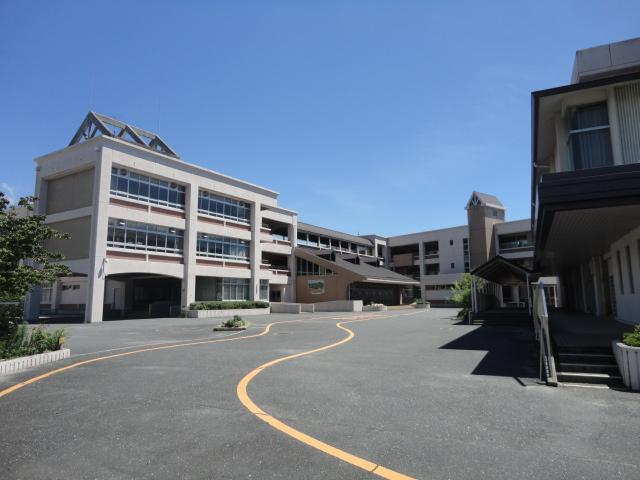 Primary school. Miyazono until elementary school 379m