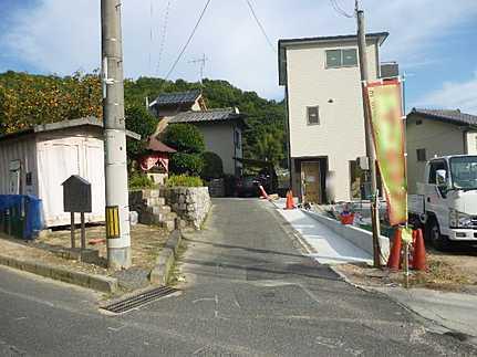 Local photos, including front road. Local (10 May 2013) Shooting