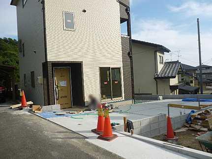 Local photos, including front road. Local (10 May 2013) Shooting