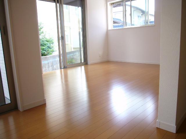 Same specifications photos (living). Same specifications