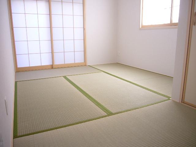 Same specifications photos (Other introspection). Same specifications