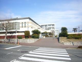 Junior high school. Junior high school walk 6 minutes