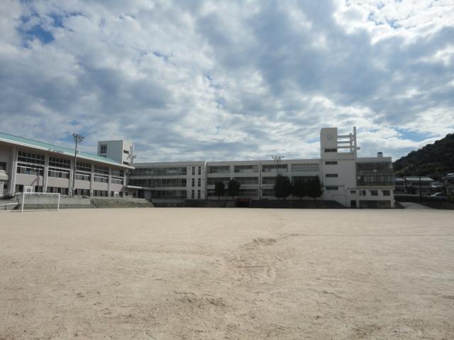 Primary school. 880m to Nishi Elementary School Ohno