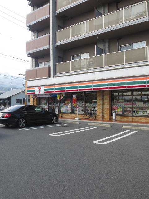 Convenience store. Seven-Eleven Hatsukaichi Sanyo Garden store up to (convenience store) 636m