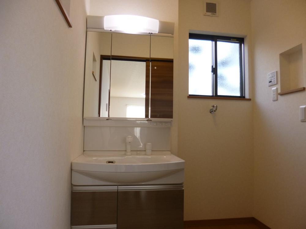 Wash basin, toilet. (October 2013) Shooting