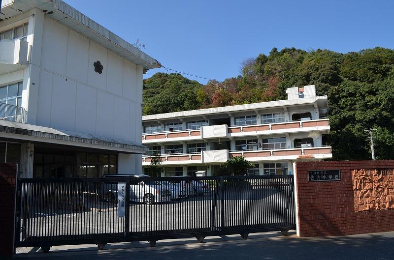 Primary school. Hatsukaichi stand Sagata to elementary school 559m