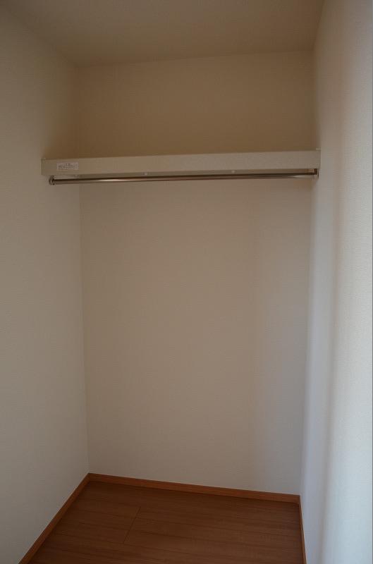 Receipt. Walk-in closet