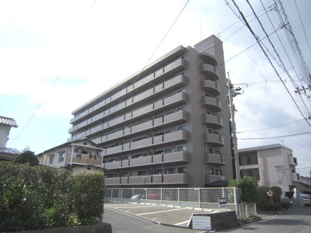 Local appearance photo. Local (11 May 2013) is a building with a shooting airy.