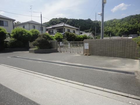 Primary school. 810m to Miyauchi Elementary School