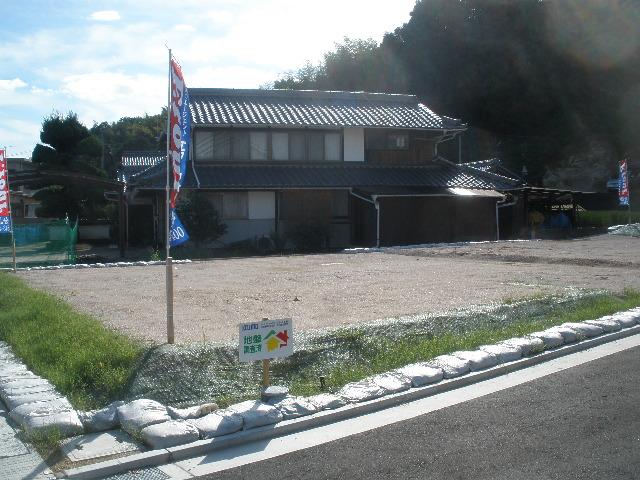 Local appearance photo. But it is just now under construction, You can look at the model house of the same specification. Please feel free to contact us. 082-254-1400 is. 