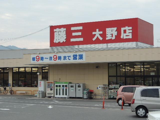 Supermarket. If it goes in the 1805m car to Fujisan Ohno shop, Just a few minutes. It is conveniently located in the life. 